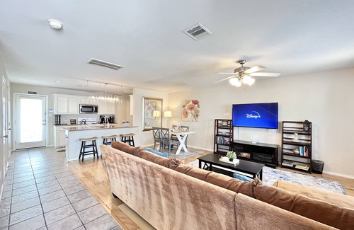 Greater East End House | BodhiTree☆House┃Charming Townhome in Central Houston┃Full Kitchen ┃2 bedrooms