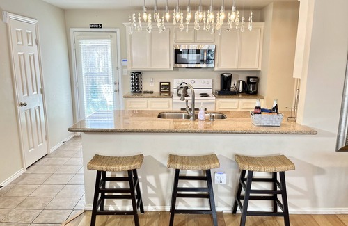 Greater East End House | BodhiTree☆House┃Charming Townhome in Central Houston┃Full Kitchen ┃2 bedrooms