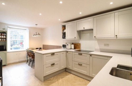 Tremadog Cottage | BODLONDEB, pet friendly, character holiday cottage in Tremadog