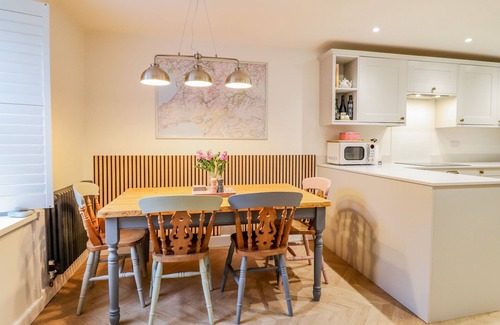 Tremadog Cottage | BODLONDEB, pet friendly, character holiday cottage in Tremadog