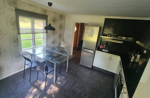 Mullsjo Municipality House | Boende med Bastu och Jacuzzi på Landet Intill sjö med Fiskemöjligheter