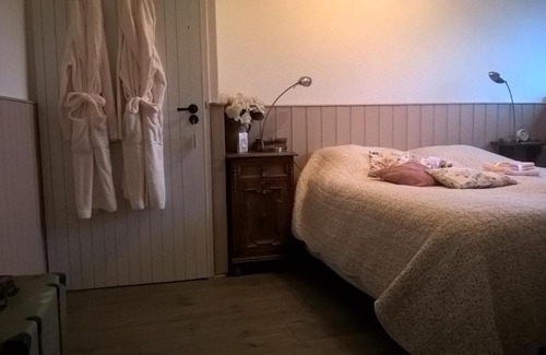 Onstwedde Bed & Breakfast | boerderijkamer Zwanebloem