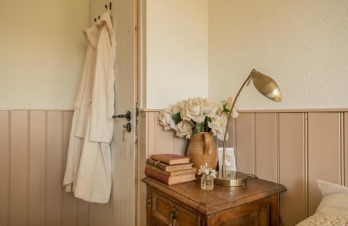 Onstwedde Bed & Breakfast | boerderijkamer Zwanebloem