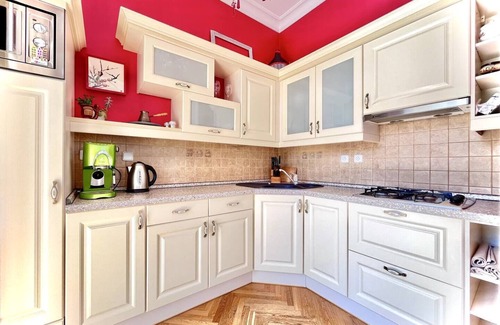 Karlovy Vary Apartment | Bohemian City View + Balcony + Free Parking at the property n