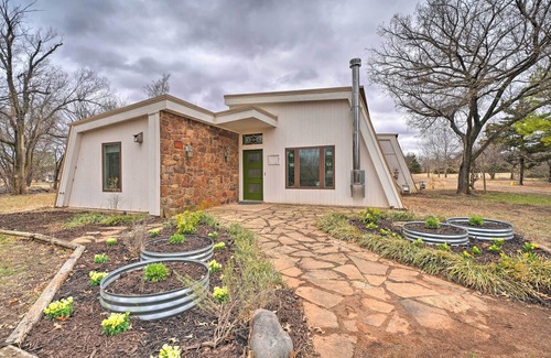 Stillwater Cottage | Bohemian Home w/Screened Porch, 3 Mi to Lake!