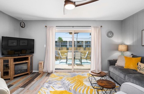 Harbor Oaks Apartment | BoHo by the Bay
