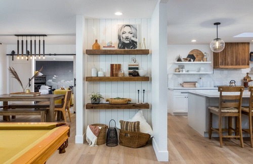 Raskin Estates House | BOHO CHIC Luxury Getaway Sleeps 14+ W/9 hole Putting green