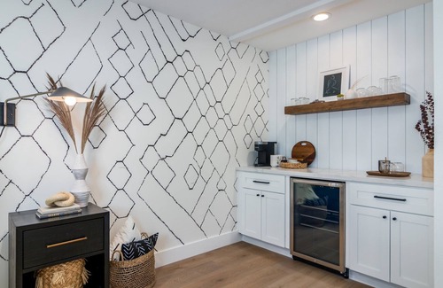 Raskin Estates House | BOHO CHIC Luxury Getaway Sleeps 14+ W/9 hole Putting green