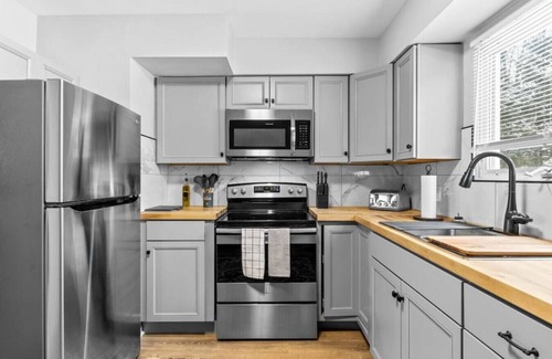 South Burlington Apartment | Boho Chic Work Escape - 2-Bedroom, Close to Burlington/Airport