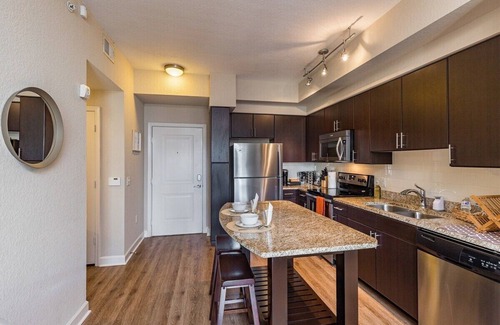 Carver City - Lincoln Gardens Apartment | ☀️Boho Escape☀️ 2/2 Dual King Heated Saltwater Pool