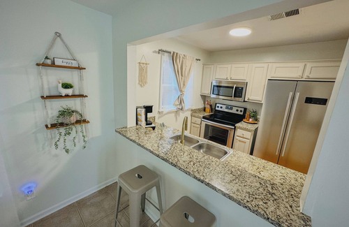 University District House | Boho Hideaway Townhome, 2br/2.5ba Near UofM/Highland Strip