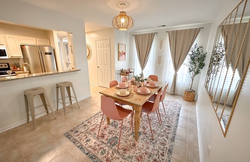 University District House | Boho Hideaway Townhome, 2br/2.5ba Near UofM/Highland Strip