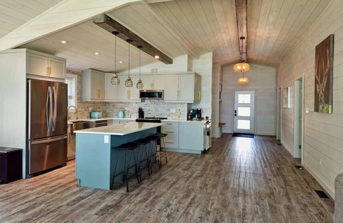 Arnes Cabin | Boho Luxe Lakefront Cottage