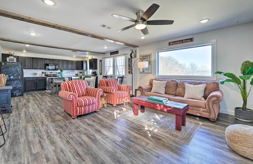 Mountain Home House | Boho Mountain Home Escape, Walk to Marina!
