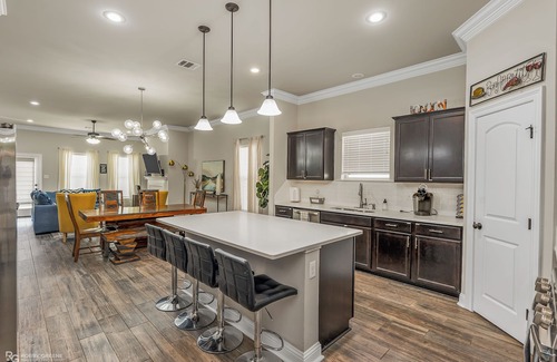 Shreveport House | Boho Retreat! Home away from Home! Tv in Each Room