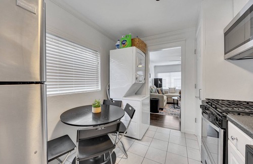 Knight Park Apartment | Boho Westside Retreat | Fire Pit + Walk to Eats
