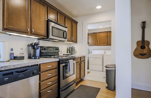 North End House | Boise Buckaroo Corral: 1 Block To North End-Hyde Park Restaurants-Tall Ceilings