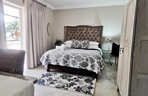 Emalahleni House | Bokmakierie Gastehuis Emalahleni Pty Ltd