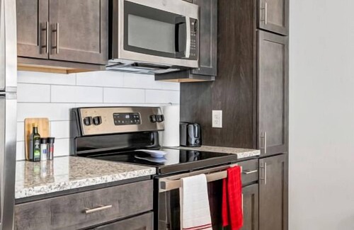 St. Peters Apartment | Bold 2325 I Parking I Pool I Gym I Parking