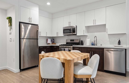 Carthay Circle Apartment | Bold & Quirky 1BR Oasis
