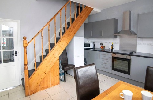 Bolton House | Bolton 2 Bedroom House | Free Parking & WiFi | Ideal for Long Stays