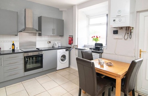 Bolton House | Bolton 2 Bedroom House | Free Parking & WiFi | Ideal for Long Stays