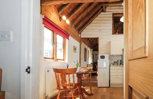 Bilting Cottage | BOLTON BARN, pet friendly, character holiday cottage in Lenham Heath
