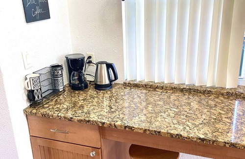 Central Naples House | Bon Voyage - Cozy 2 - bedroom residential home