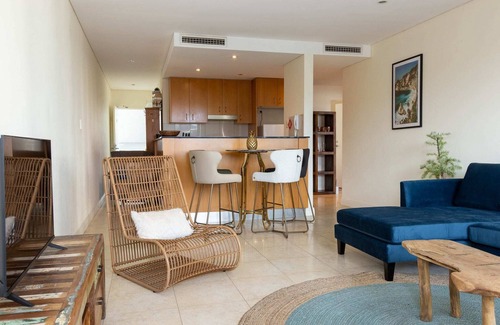 Bondi Apartment | Bondi Beach Lifestyle Living w Pool and Parking