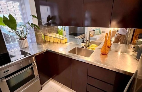 North Bondi Apartment | Bondi Beach w backyard and garden