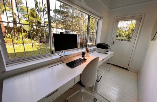 North Bondi Apartment | Bondi Beach w backyard and garden