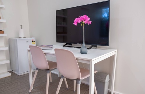 North Bondi Apartment | Bondi Relaxation Retreat, The Cute Place To Put Up Your Feet