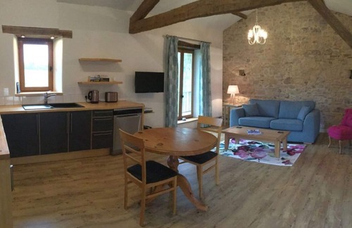 Oradour-sur-Vayres Condo | Bonne Nuit- Beautifully Converted Barn In Picturesque France
