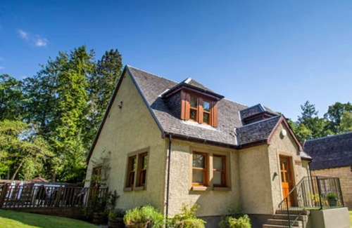 Arden Cottage | Bonnie Banks Cottage - Sleeps 6 - sleeps 6 guests in 3 bedrooms
