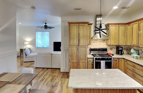 Upper Grand Lagoon House | Bonnie Bungalow