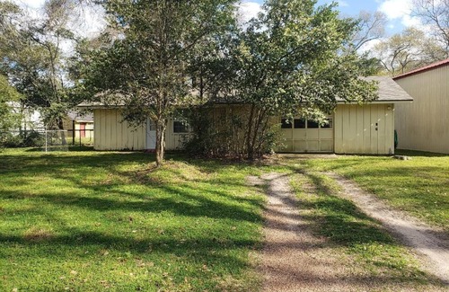 Montgomery House | Book now for Renaissance! Guesthouse on private property near Lake Conroe