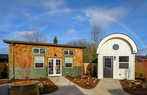 McMinnville Cottage | Book the Lodge at The Boutique Retreat in historic downtown McMinnville.