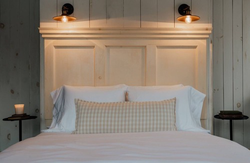Hobart Hotel | Book Village Inn -Dickinson Room