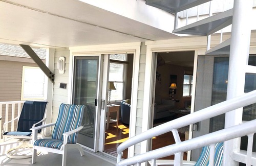Gold Coast House | Book your vacation in this beachfront townhouse.!