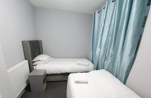 Harlow Apartment | BookedUK: Stylish Two-Bedroom Apartment in Harlow