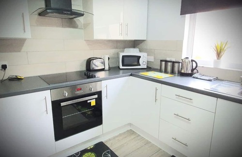 Harlow Apartment | BookedUK: Stylish Two-Bedroom Apartment in Harlow