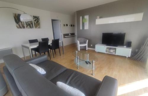 Carrieres-sous-Poissy Apartment | Bord de Seine