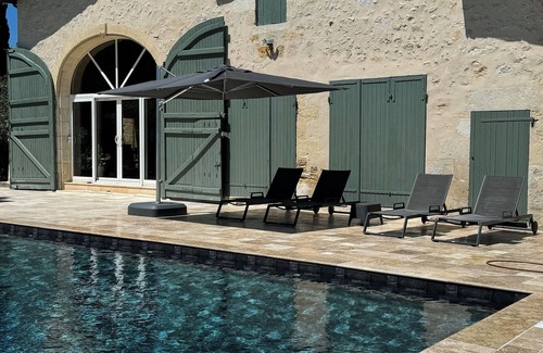 Sauveterre-De-Guyenne Cottage | Bordeaux Villa with heated pool and Jacuzzi, 9 rooms/19 persons