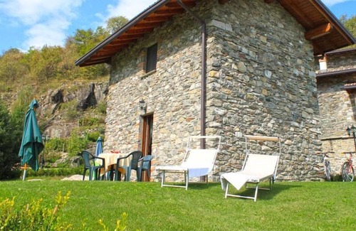 Colico House | Borgo Erbiola Mimosa Rustico Holiday Apartment with Pool