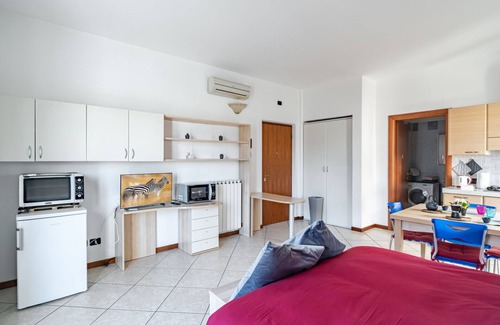 Borgo Roma Apartment | Borgo Roma Hospital Cozy Studio W/Private Parking!