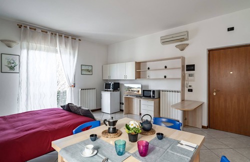 Borgo Roma Apartment | Borgo Roma Hospital Cozy Studio W/Private Parking!