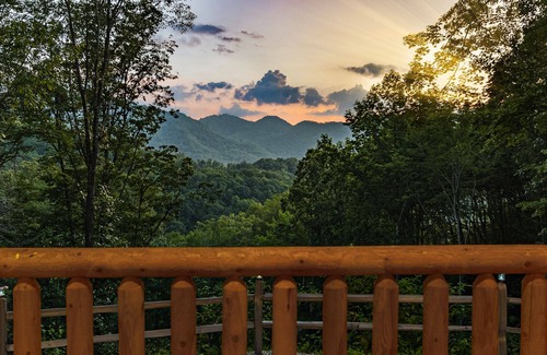 Bryson City Cabin | Born to be Wild romantic escape mountain cabin