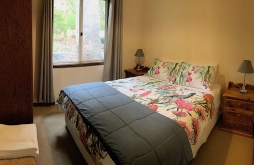 Shadforth Cottage | Boronia Cottage Close to Greens Pool and the Bibbulmun and Munda Biddi Tracks.
