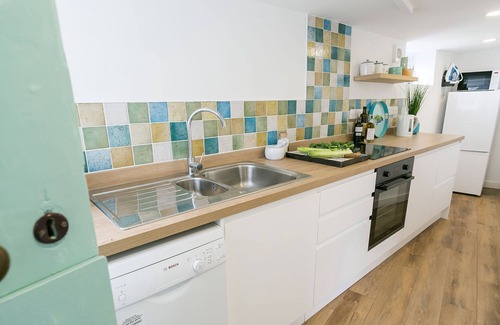 Ty Croes Cottage | Borth Bach - an on the beach that sleeps 4 guests in 2 bedrooms
