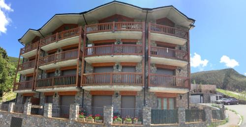 Prats Apartment | Bosquet 1 HUT 7670